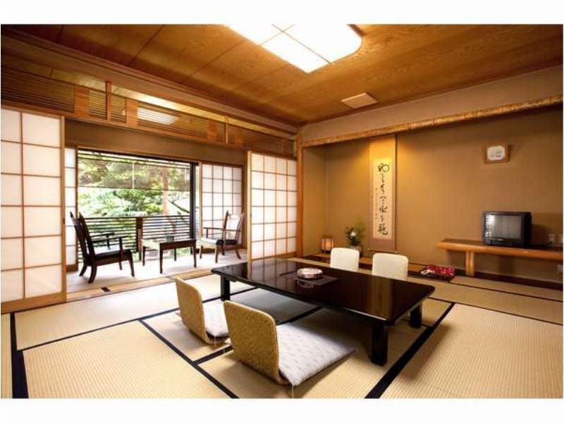 Atami Onsen Yamaki Ryokan Buitenkant foto